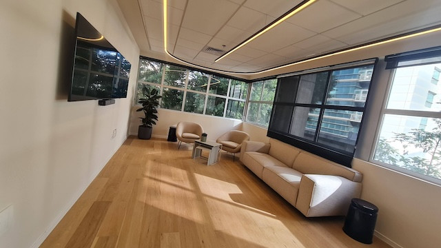 סלון משרד מרוהט עם מרפסת 600 מטר להשכרה בתל אביב CheckPoint