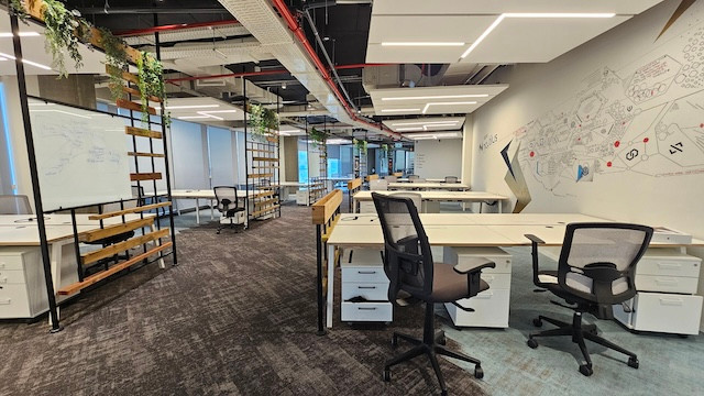 עמדות להשכרה משרד 900 מ״ר במגדל ספיר, הבורסה ר״ג