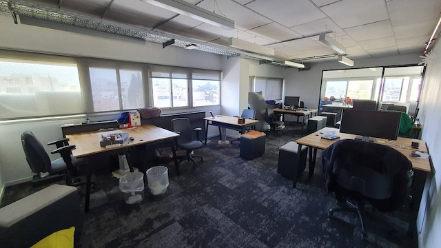 עמדות קומה עצמאית להשכרה בבית יכין ת״א, 650 מ״ר