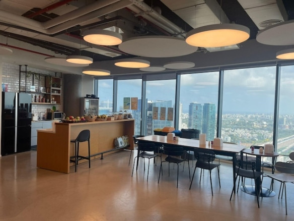 פינת אוכל משרד להשכרה בעזריאלי שרונה, 1875 מ״ר