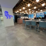 פינת ישיבה משרד גדול להשכרה במגדל פז בבורסה, 525-909 מ״ר