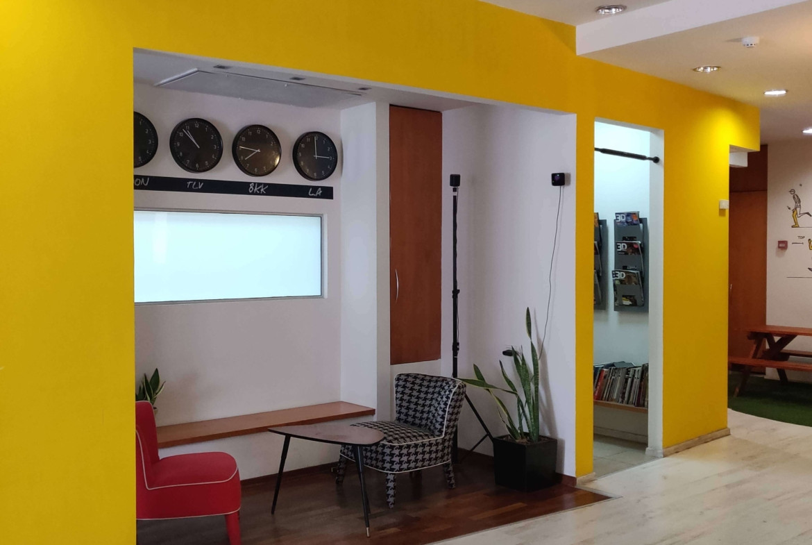 פינת ישיבה משרד קרקע להשכרה בבלפור 15 ת״א, 220 מר