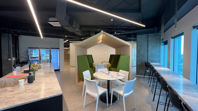 פינת ישיבה משרד להשכרה בעזריאלי משולש, 1448 מטר (Rapyd) ת״א