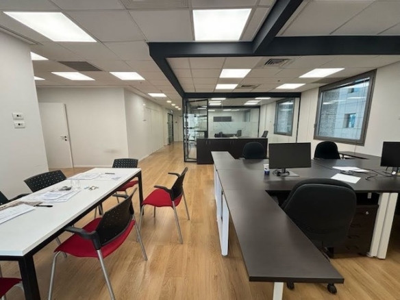 אופן ספייס להשכרה במגדל פלטיניום, משרד 550 מטר מרוהט