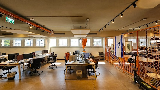 אופן ספייס משרד עם מרפסת 350 מ״ר ביגאל אלון ת״א