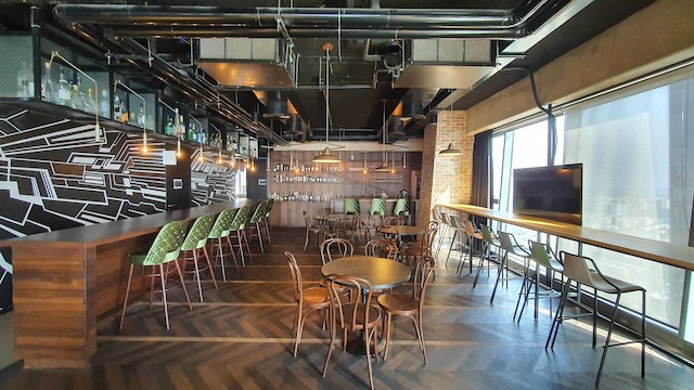 בר ישיבה להשכרה במגדלי אלון ת״א משרד 1700 מ״ר מרוהט