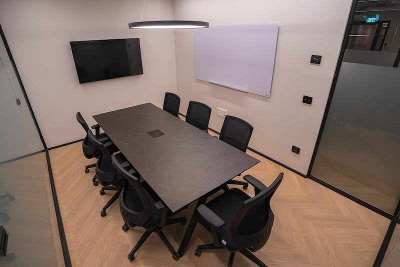 חדר ישיבות גדול משרד 520 מ״ר במגדל סוזוקי, יגאל אלון ת״א