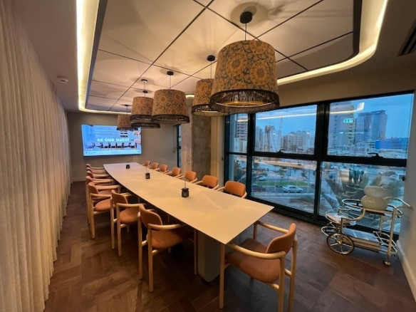 חדר ישיבות גדול משרד מרוהט להשכרה 400 מ״ר בבית רובינשטיין ת״א