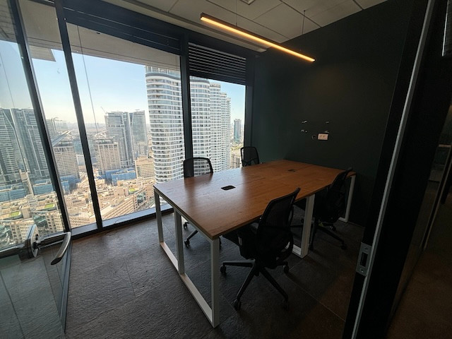 חדר ישיבות משרד 120 במגדלי הארבעה שרונה ת״א