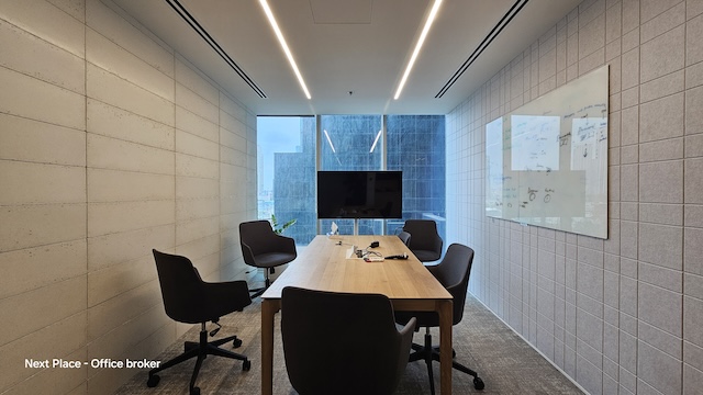 חדר ישיבות משרד 450 מ״ר עם מרפסת להשכרה במגדל WE