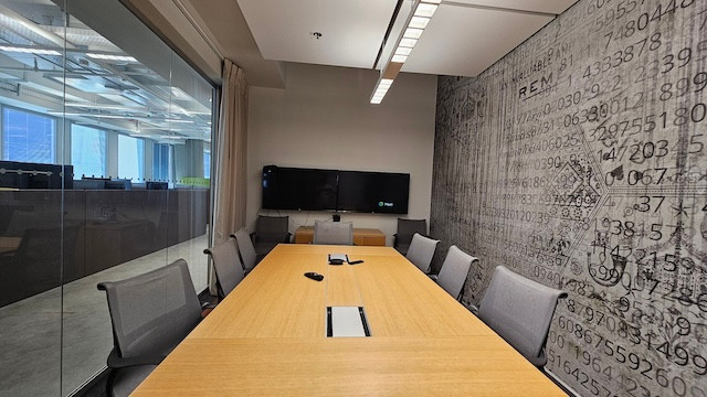 חדר ישיבות משרד גדול להשכרה בעזריאלי שרונה ת״א