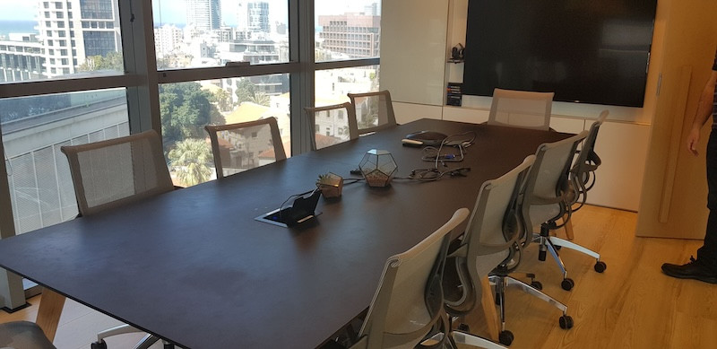 חדר ישיבות משרד להשכרה ברוטשילד ת״א 450 מ״ר