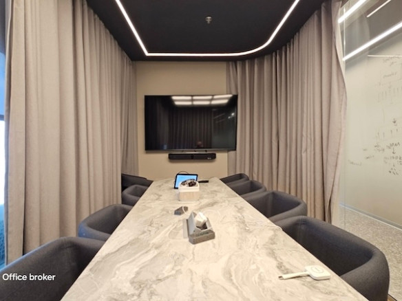 חדר ישיבות משרד להשכרה עם מרפסת במגדל רסיטל, 632 מ״ר