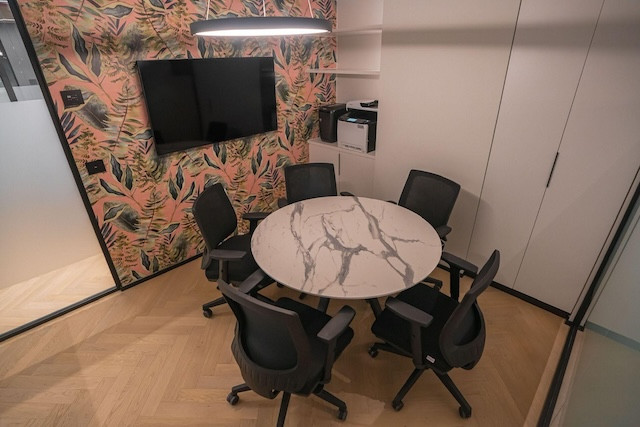 חדר ישיבות קטן משרד 520 מ״ר במגדל סוזוקי, יגאל אלון ת״א