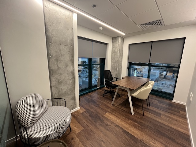 חדר ישיבות קטן משרד מרוהט להשכרה 400 מ״ר בבית רובינשטיין ת״א