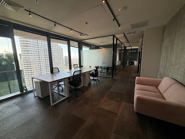 חדר עבודה משרד 120 במגדלי הארבעה שרונה ת״א