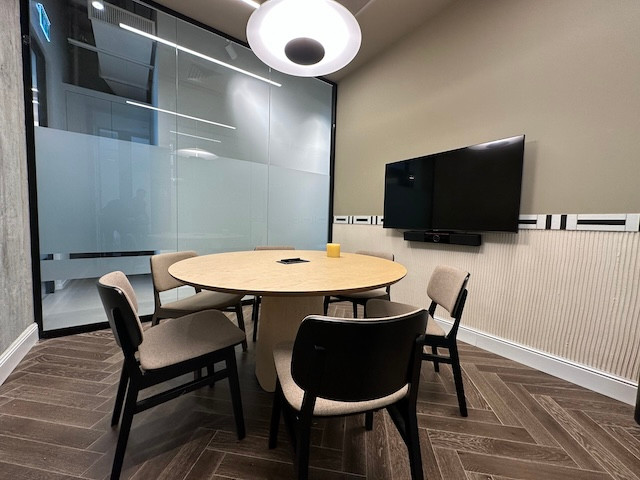 חדרי שיבות 2 להשכרה במגדל אקרו בחסן ערפה ת״א, סוויטה מרוהטת ועם מרפסת 300 מ״ר