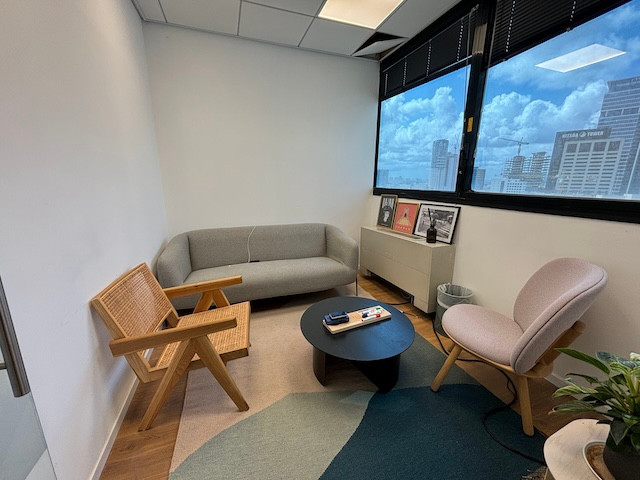 לאונג להשכרה במגדל החשמונאים בשרונה, משרד 125 מ״ר