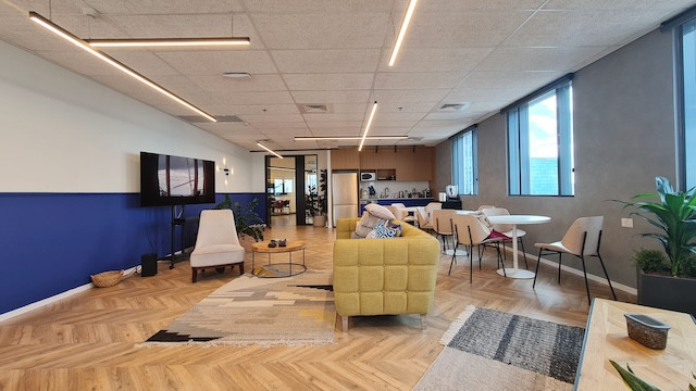 לאונג משרד גדול להשכרה במגדל היובל, שרונה, 1200 מ״ר