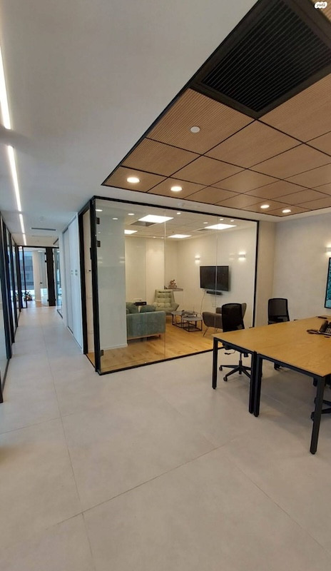 מבואה משרד 265 מ״ר להשכרה במגדל אקרו ת״א