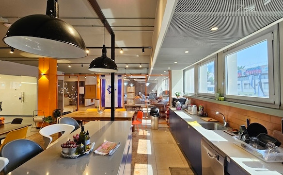 מטבח 2 משרד עם מרפסת 350 מ״ר ביגאל אלון ת״א