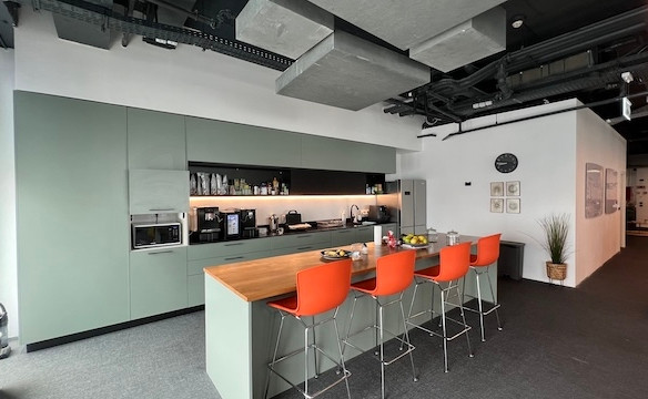 מטבח משרד 420 מ״ר עם נוף מטריף בעזריאלי שרונה