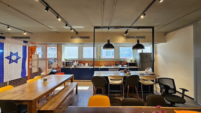 מטבח משרד עם מרפסת 350 מ״ר ביגאל אלון ת״א