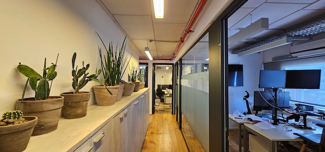 מסדרון משרד 650 מ״ר להשכרה בבית יכין ת״א