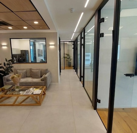 ספה משרד 265 מ״ר להשכרה במגדל אקרו ת״א