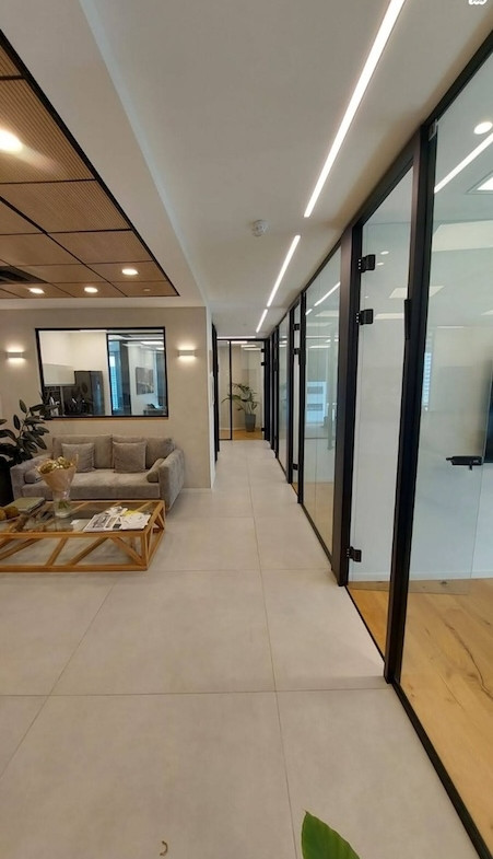 ספה משרד 265 מ״ר להשכרה במגדל אקרו ת״א