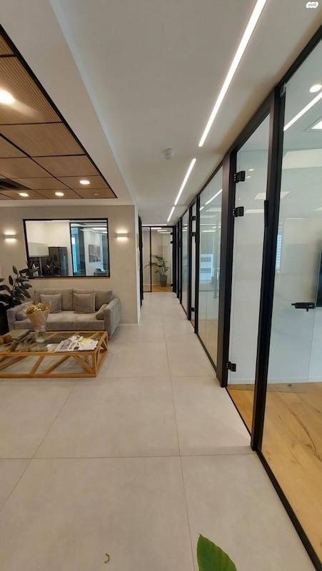 ספה משרד 265 מ״ר להשכרה במגדל אקרו ת״א