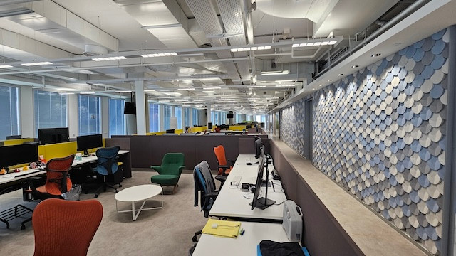 עמדות משרד גדול להשכרה בעזריאלי שרונה ת״א