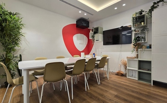 פינת אוכל משרד 150 מ״ר להשכרה בגיבור ספורט, מתחם הבורסה