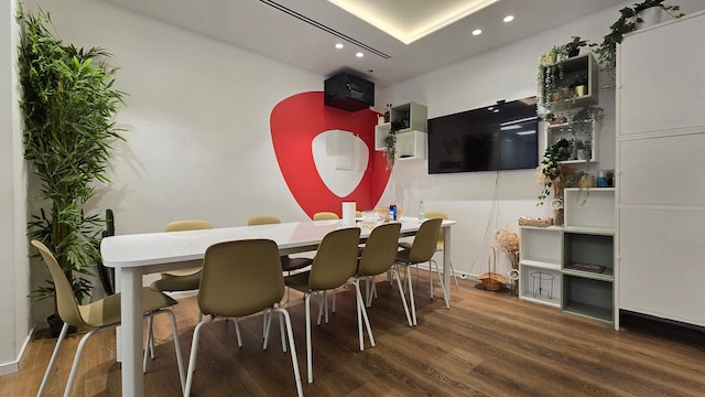 פינת אוכל משרד 150 מ״ר להשכרה בגיבור ספורט, מתחם הבורסה