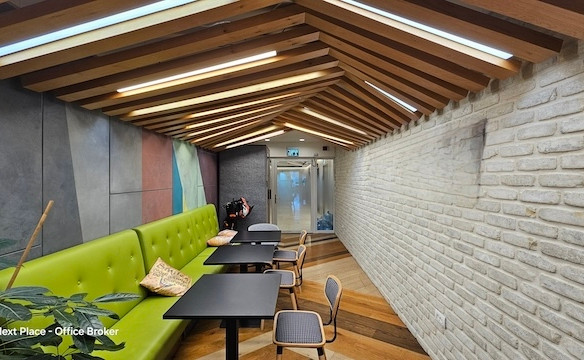 פינת ישיבה משרד מרוהט במגדלי עזריאלי ת״א 500 מ״ר